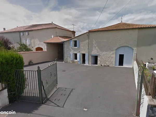 MAISON avec COUR et DEPENDANCES