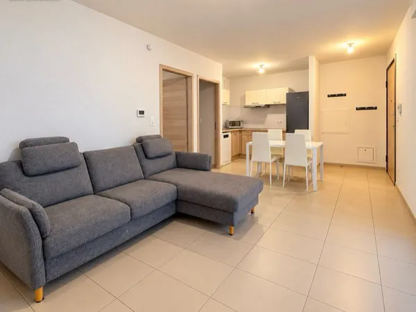 T2 meublé 40 m² - Terrasse 12 m², parking privé et grande cave