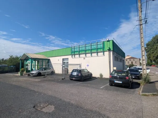 Local commercial 762 m²
