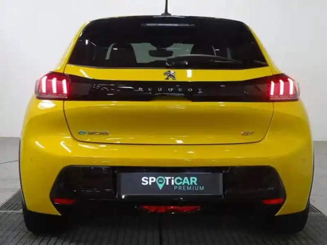 Peugeot 208 e- 136ch gt — photo 2