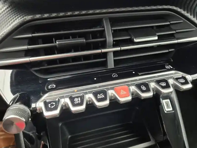 Peugeot 208 100 s&amp;s bvm6 — photo 15