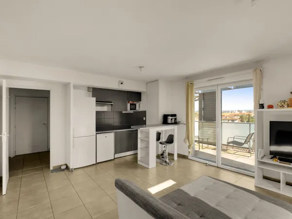 T3 lumineux de 63 m2 avec terrasse + parking sécurisé.
