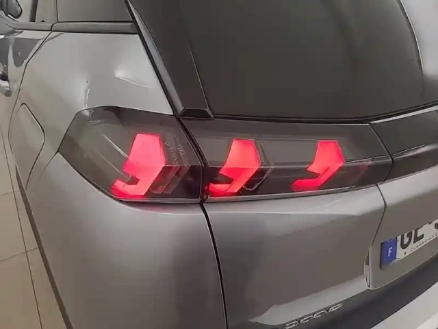 Peugeot 2008 electrique 136 ch — photo 39