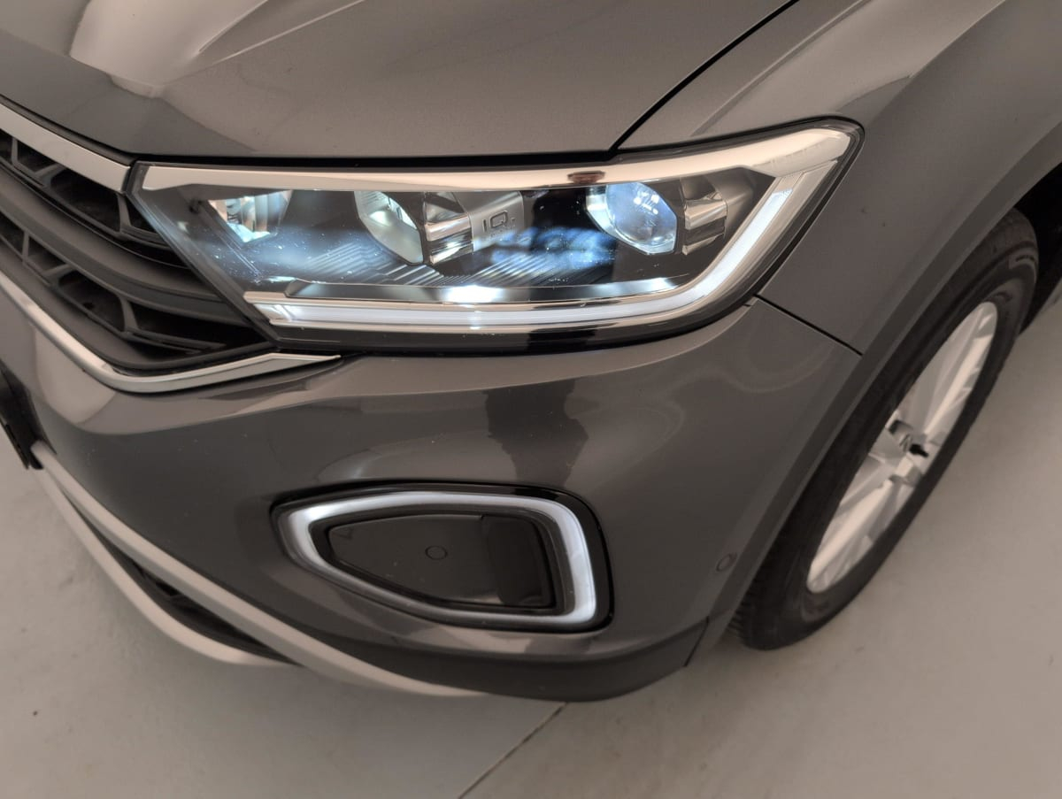 Volkswagen T-Roc — photo 22