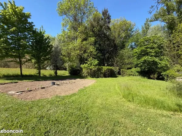 Terrain 1 000 m² Lissieu