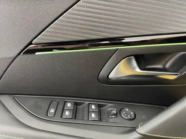 Peugeot 208 puretech 100 s&amp;s eat8 — photo 2