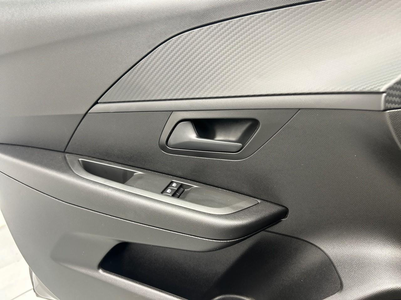 Peugeot 208 puretech 75 s&s bvm5 like — photo 28
