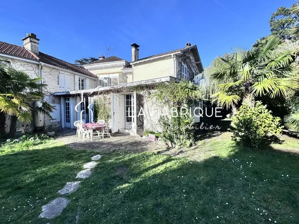 Maison 8 pièces 255 m²