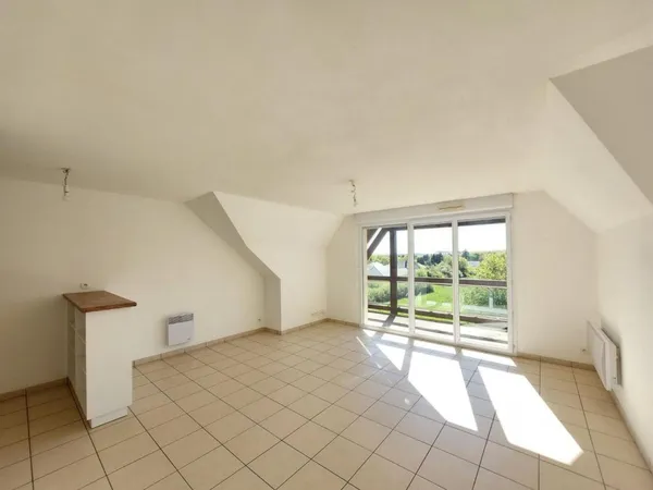 T2 lumineux avec balcon, vue dégagée - Résidence avec piscine