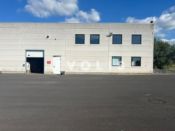 Locaux d'activité - A VENDRE - 6 094 m² divisibles à partir de 2 705 m²