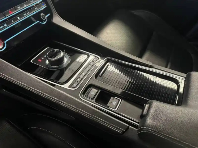 Jaguar F-Pace 2.0 d - 240 ch awd bva8 — photo 30