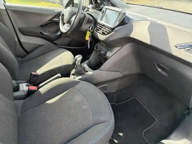 Peugeot 208 puretech 82ch s&amp;s bvm5 — photo 26