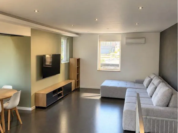 À LOUER - Maison rénovée d'environ 90 m² avec jardin et terrasse tropézienne - Fraisses