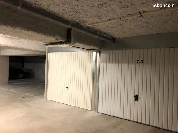 Grand garage spacieux 17 m²