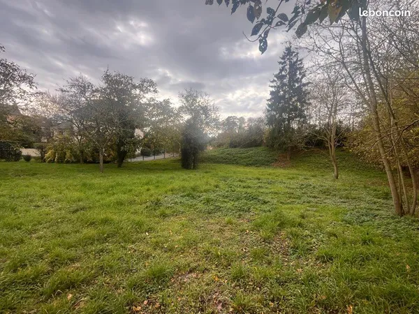 Rare - Terrain 1 106 m² bord voie verte - 5 min périph / 10 min de Caen