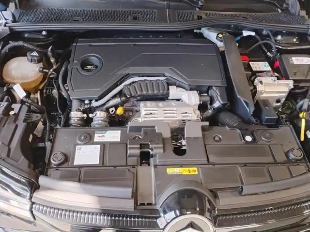 Citroën C4 x hybride 136 ch e-dcs6 plus — photo 7