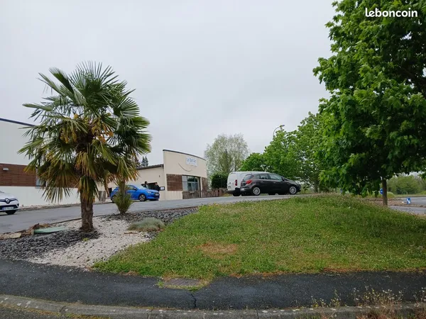 Local commercial à vendre face Aquacap