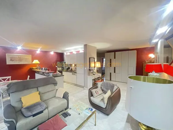 Appartement 2 pièces 61 m²