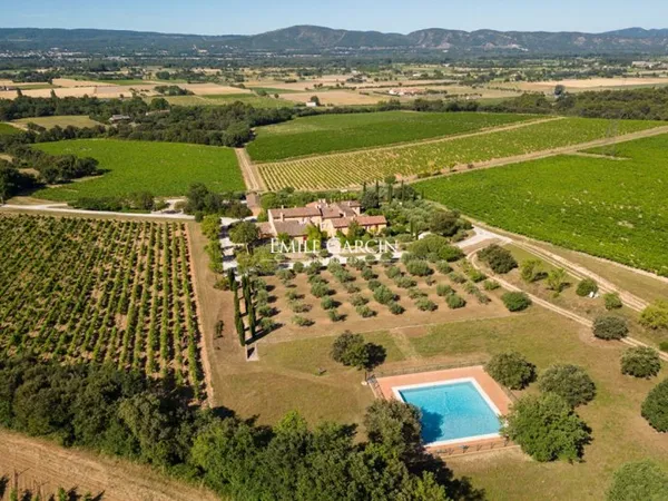 A vendre - Appartement d'exception dans un Domaine privé - A 25 minutes d'Aix -en -Provence