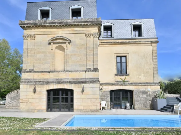 TALENCE Bagatelle - Au rez-de-jardin d'une magnifique demeure du 18è duplex avec ascenseur, jardin e