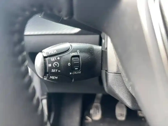 Peugeot 208 puretech 75 s&amp;s bvm5 — photo 57