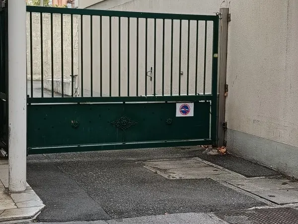 Loue parking - 18m²