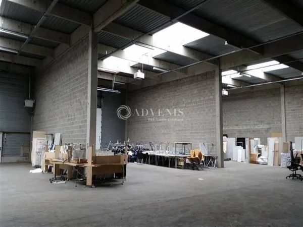 Entrepôt 904 m²