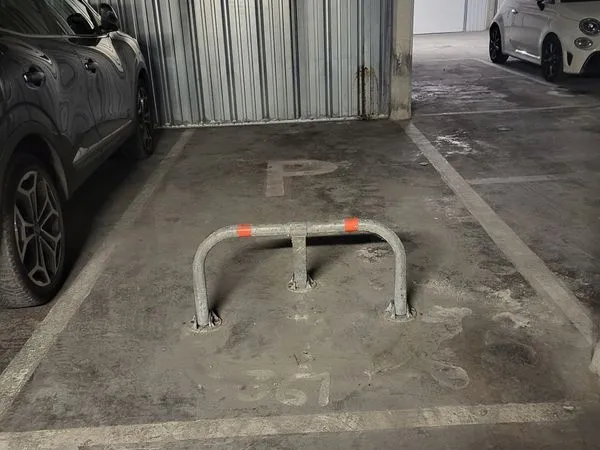 Place de parking securisee port de hyeres