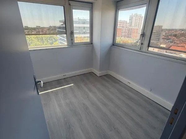 Bureau et espace de travail Location Toulouse  8m² 500€