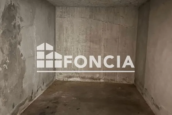 Parking/Garage/Box