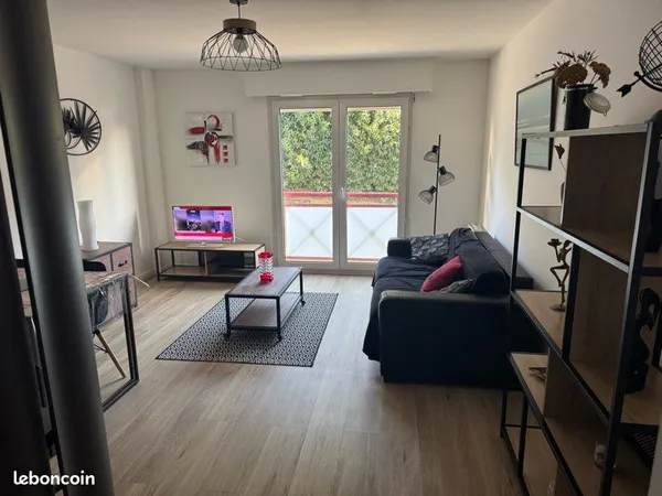 Appartement meublé 2 pièces tout confort au port avec parking