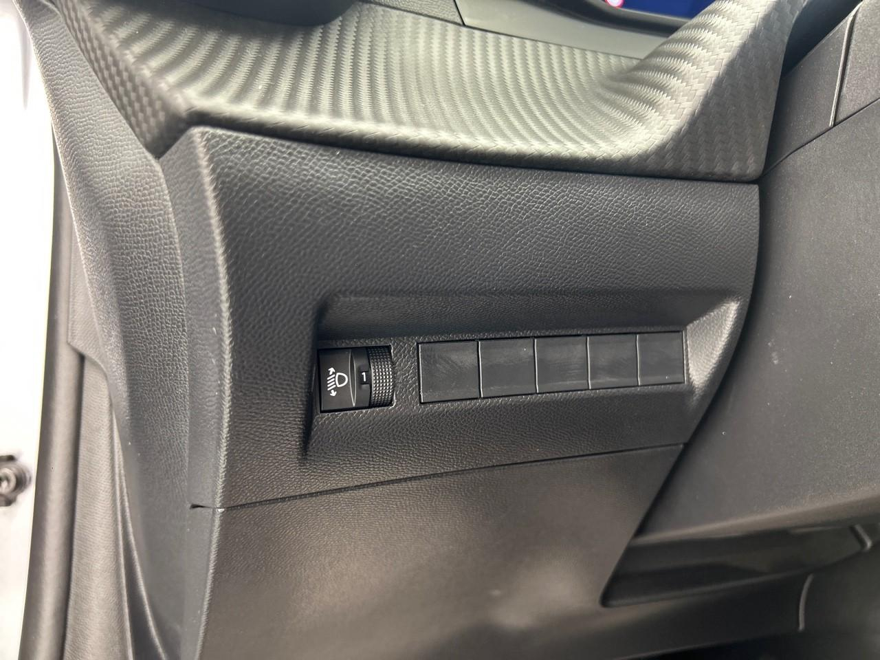 Peugeot 208 100 s&s bvm6 allure — photo 21
