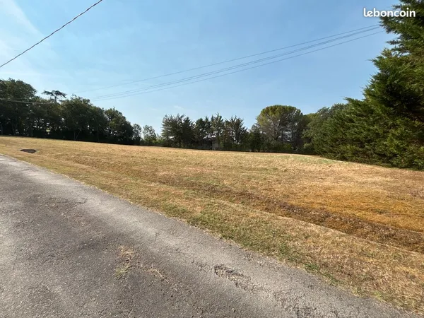 À vendre terrain à bâtir
