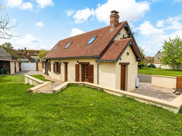 Belle longère rénovée, 3 chambres, PAC, grand terrain plat, DPE: B