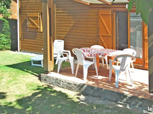 Maison dans parc boisé pres des commerces