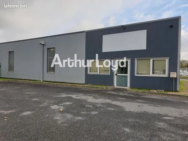 Local 300 m² VIRE