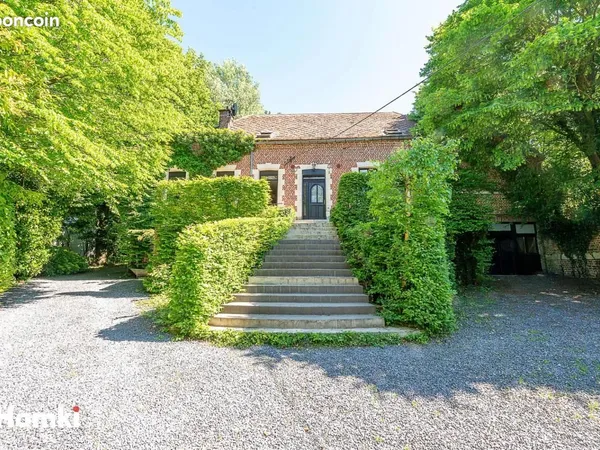 Maison 9 pièces 330 m²