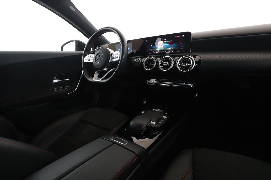 Mercedes-Benz Classe A 180 AMG Line 7G-DCT — photo 12