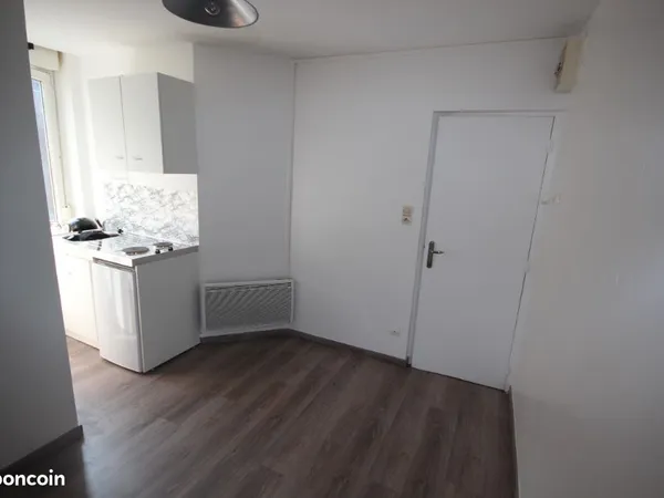 Studio 1 pièce 12 m²