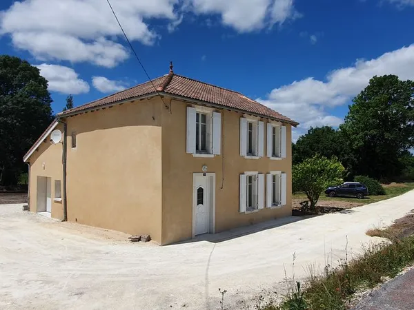À LOUER - Maison individuelle avec jardin et garage - Reignac (16360)