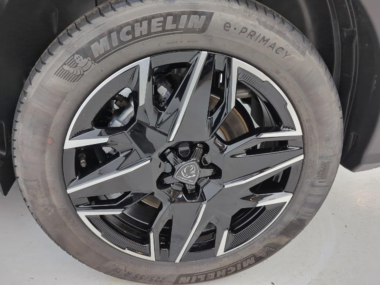 Peugeot 5008 hybrid 145 ch e-dcs6 allure — photo 17