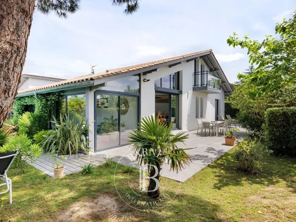 ANGLET, MAISON AVEC PISCINE SUR LE GOLF DE L'IMPÉRATRICE