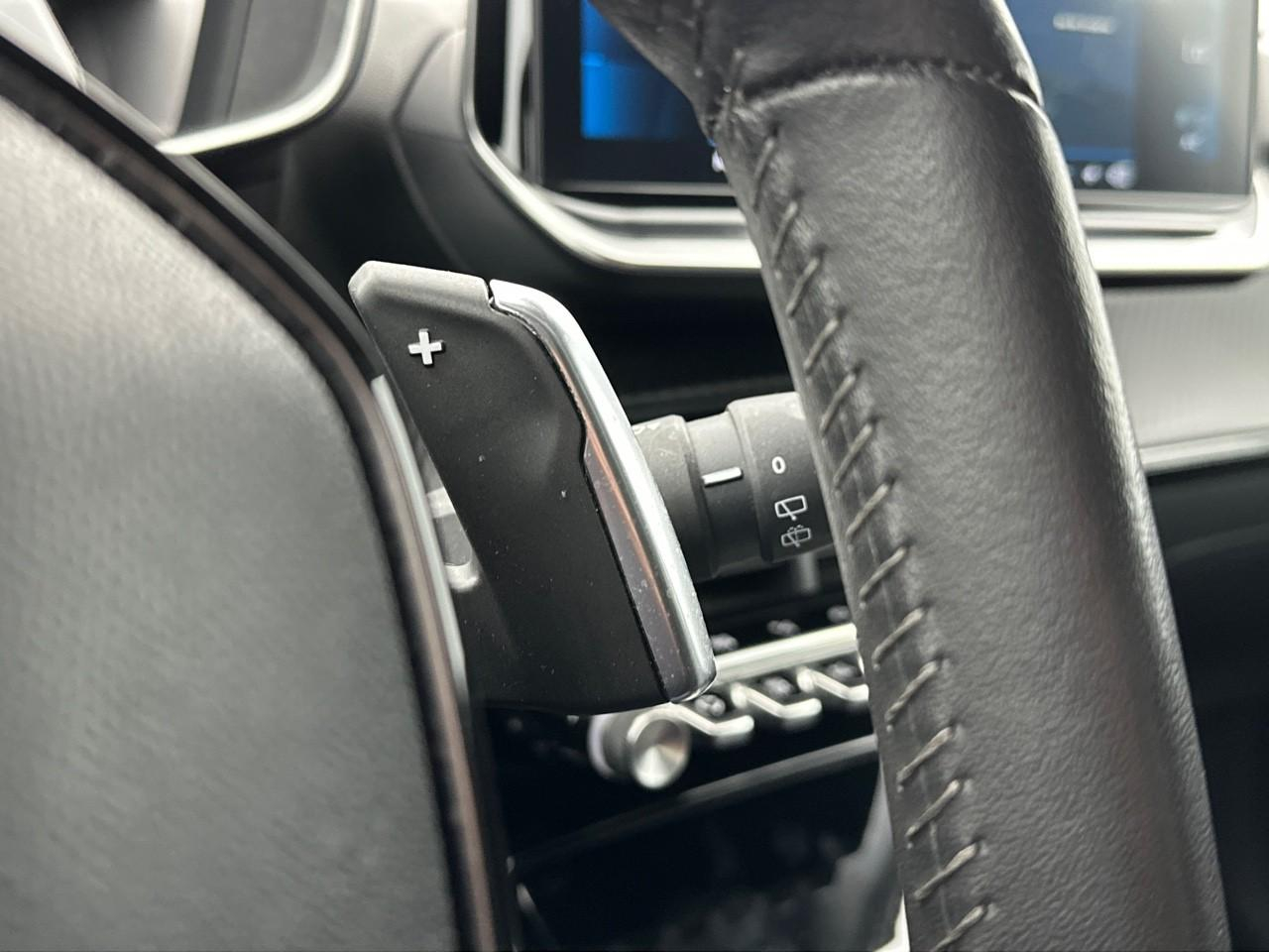 Peugeot 2008 puretech 130 s&s eat8 allure pack — photo 20