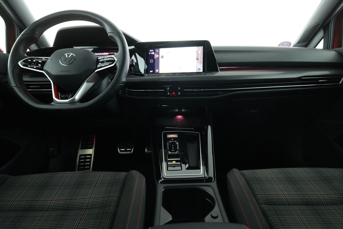 Volkswagen Golf VIII 2.0 TSI GTI DSG7 — photo 11