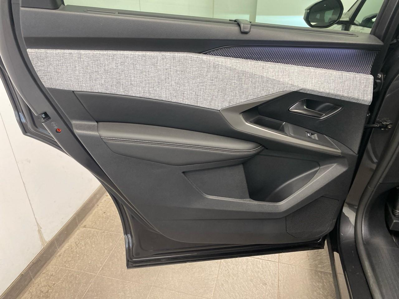 Peugeot 5008 hybrid 136 e-dcs6 gt — photo 21