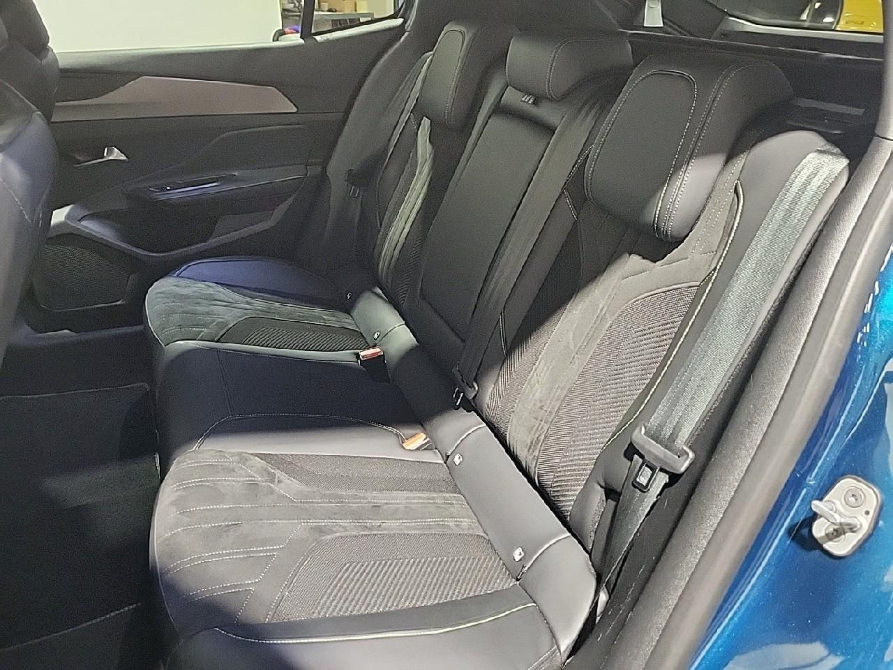 Peugeot 408 phev 225 e-eat8 gt — photo 13