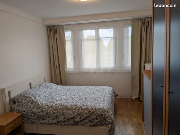 Chambre meublée petite colocation