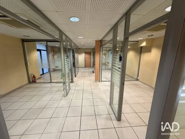 Local commercial 226 m²
