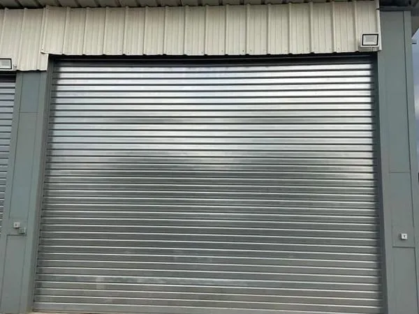 Grand box de stockage 58 m² - 800 /mois - Saint-Victoret