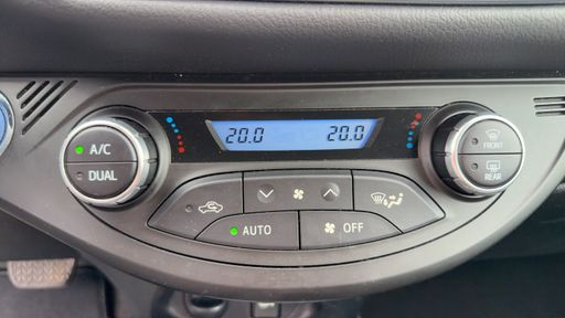 Toyota Yaris 1.5 VVT-i 100 Hybrid E-CVT - Collection – 2018 – 36785 km – Hybride essence – Boîte Automatique — photo 19